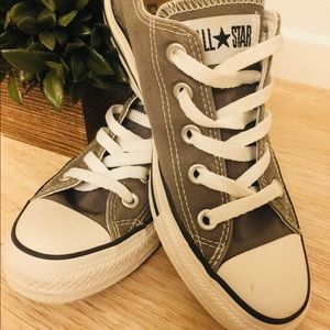Gray CONVERSE All Stars sz6